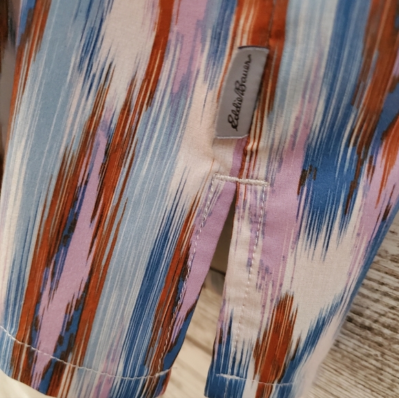 Eddie Bauer Departure V-neck Tank Top - Picture 3 of 4